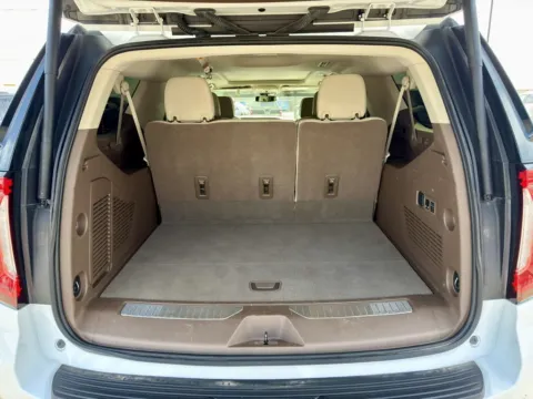 More photos of 2023 GMC Yukon XL Denali at Vincent Motor Company, TX