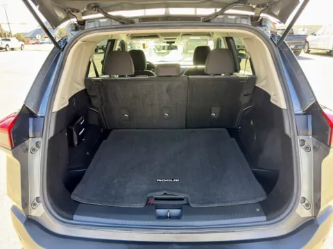 More photos of 2021 Nissan Rogue S at Vincent Motor Company, TX