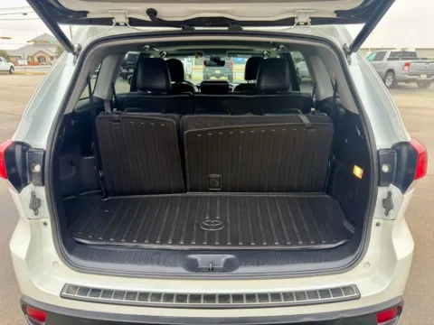 More photos of 2019 Toyota Highlander at Vincent Motor Company, TX