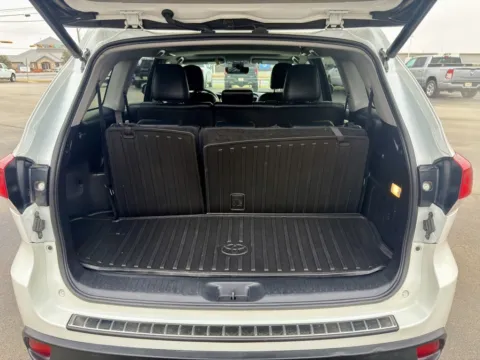 More photos of 2019 Toyota Highlander at Vincent Motor Company, TX