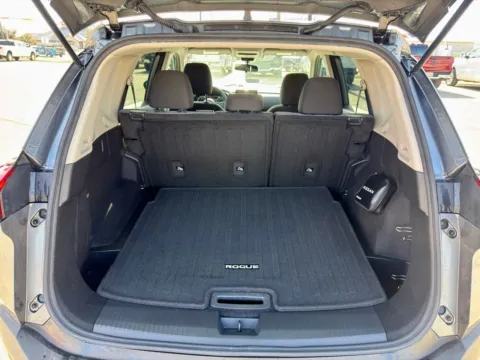 More photos of 2022 Nissan Rogue S at Vincent Motor Company, TX