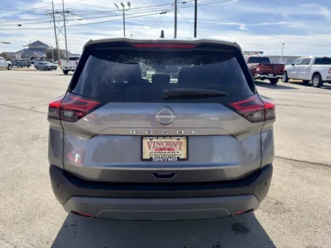 More photos of 2022 Nissan Rogue S at Vincent Motor Company, TX
