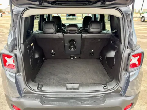 More photos of 2022 Jeep Renegade Limited at Vincent Motor Company, TX