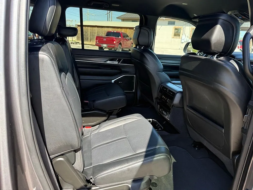 2024 Jeep Wagoneer Series III - Photo 19
