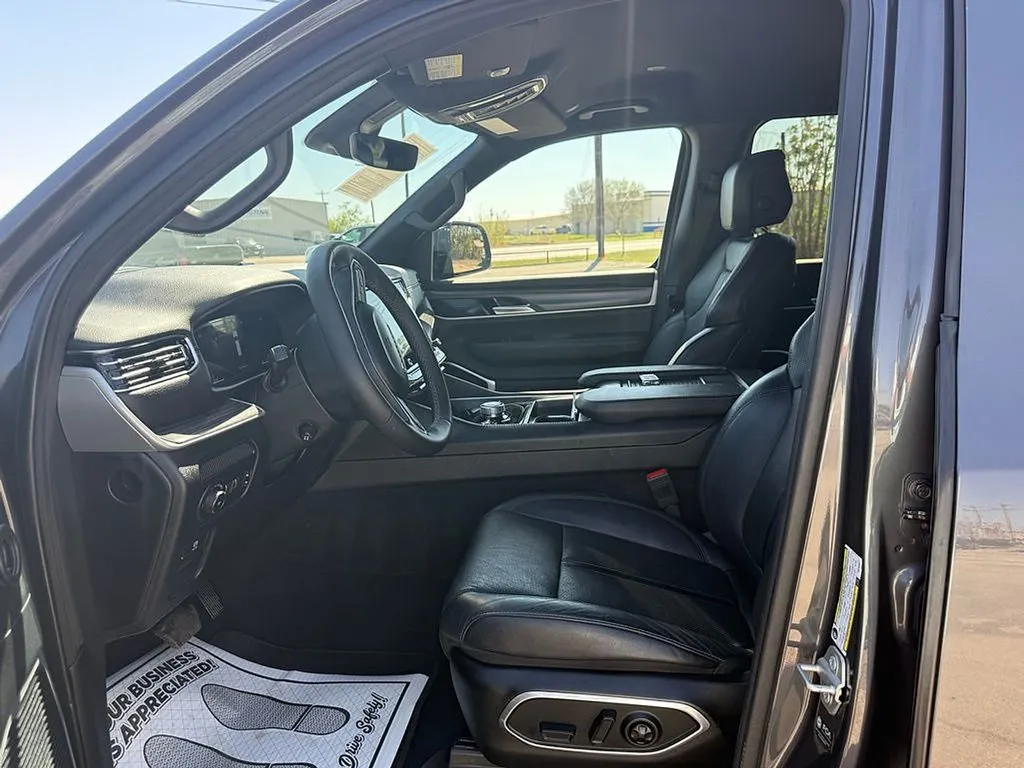 2024 Jeep Wagoneer Series III - Photo 9