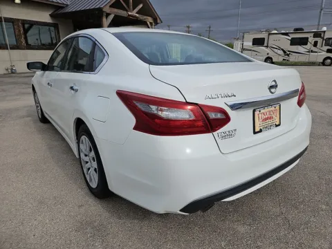More photos of 2018 Nissan Altima 2.5 S at Vincent Motor Company, TX