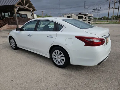 More photos of 2018 Nissan Altima 2.5 S at Vincent Motor Company, TX