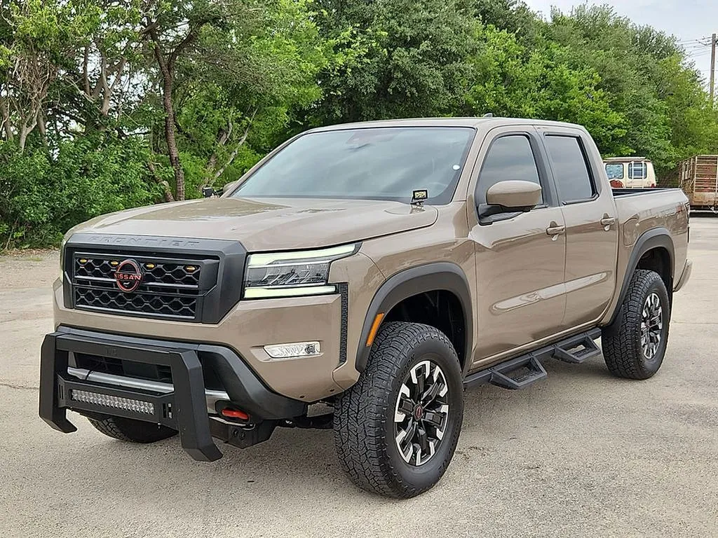 2023 Nissan Frontier PRO-4X Crew Cab 4X4's photo