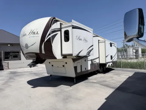 Photos of 2016 EverGreen RV Bay Hill FIFTH WHEEL for sale in Abilene, TX at Vincent Motor Company