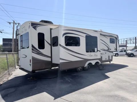 More photos of 2016 EverGreen RV Bay Hill FIFTH WHEEL at Vincent Motor Company, TX