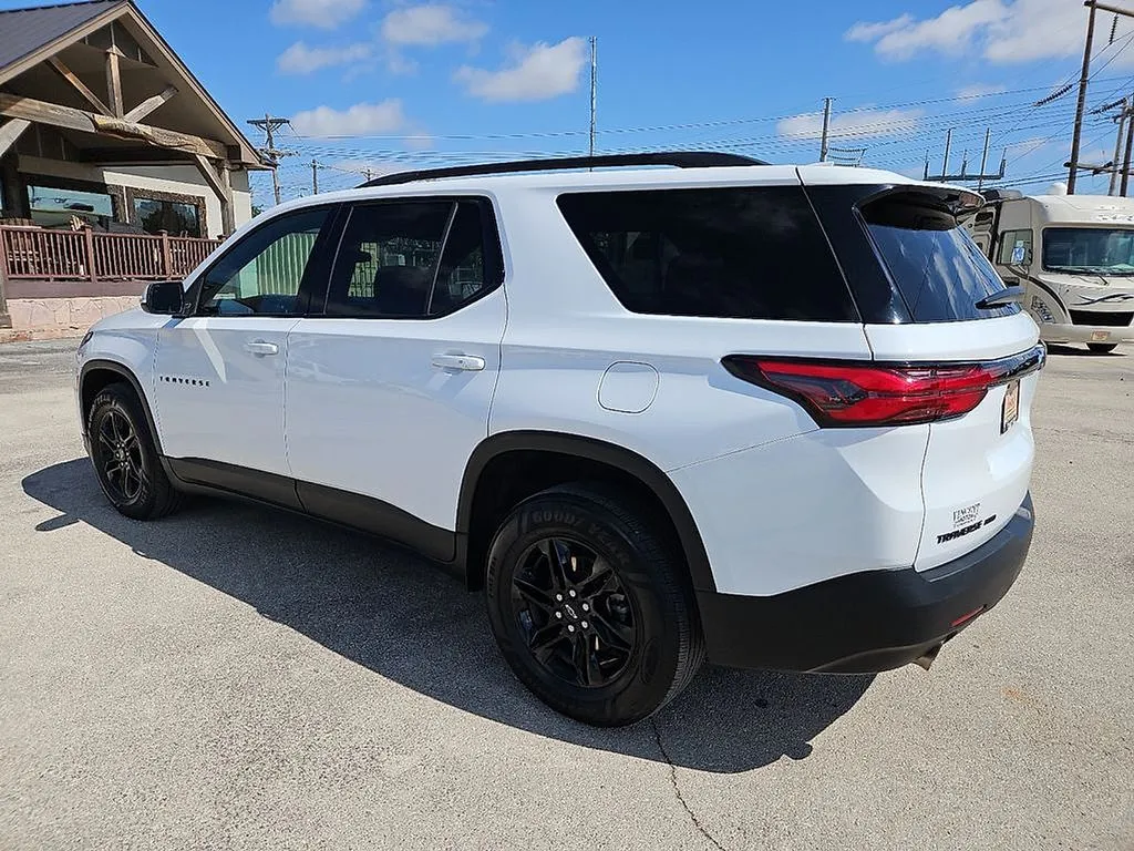 2023 Chevrolet Traverse 1LT - Photo 4