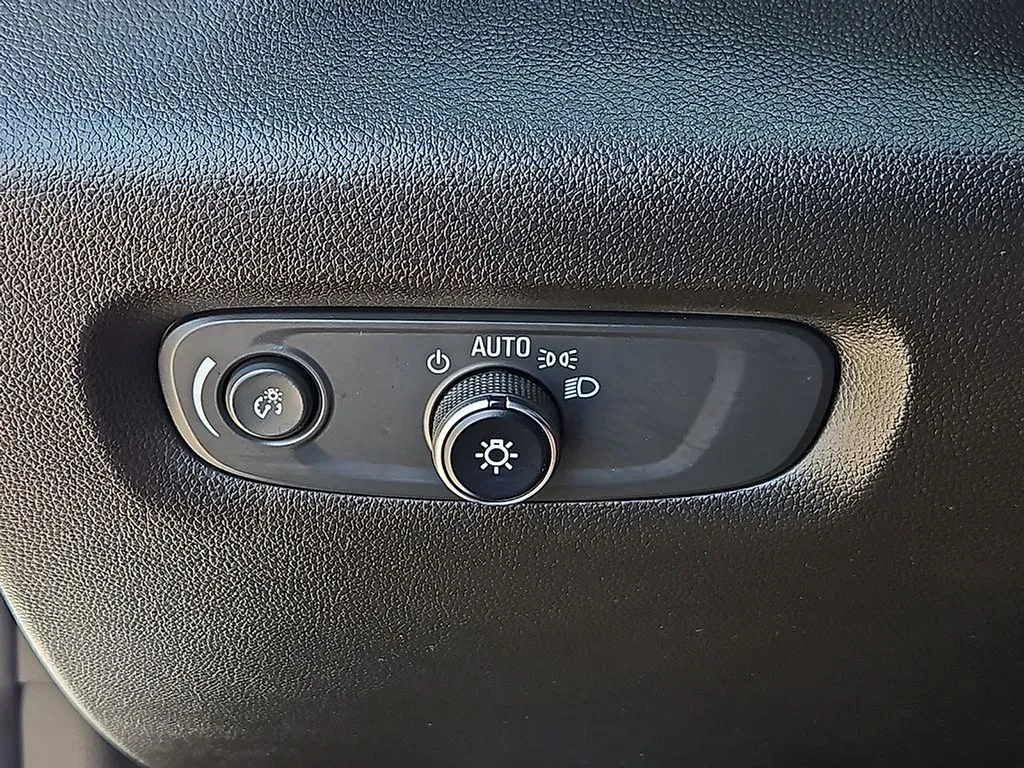 2023 Chevrolet Traverse 1LT - Photo 25