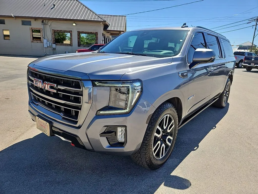 2021 GMC Yukon 4WD AT4's photo