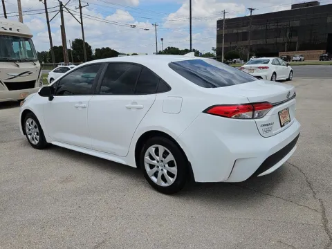 More photos of 2022 Toyota Corolla LE at Vincent Motor Company, TX