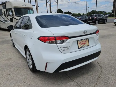 More photos of 2022 Toyota Corolla LE at Vincent Motor Company, TX