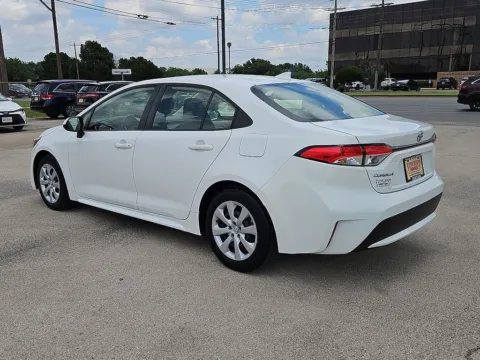 More photos of 2021 Toyota Corolla LE at Vincent Motor Company, TX