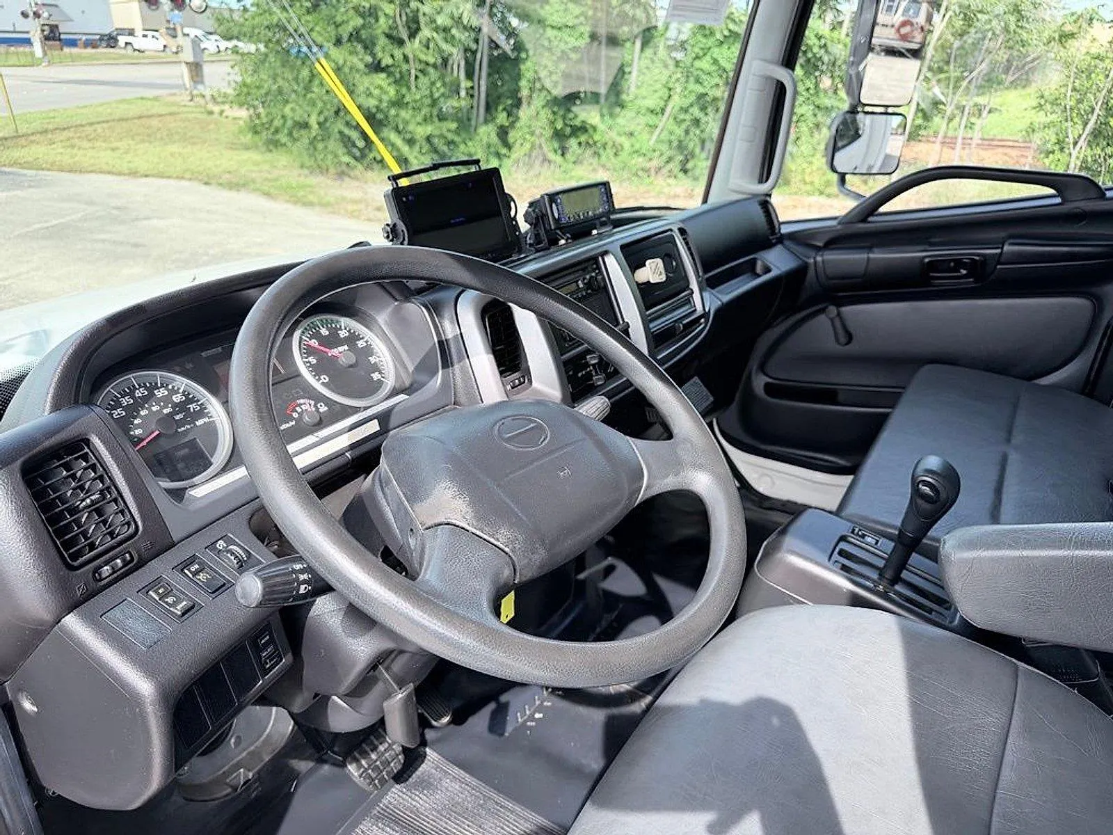 Hino 338 photo 17