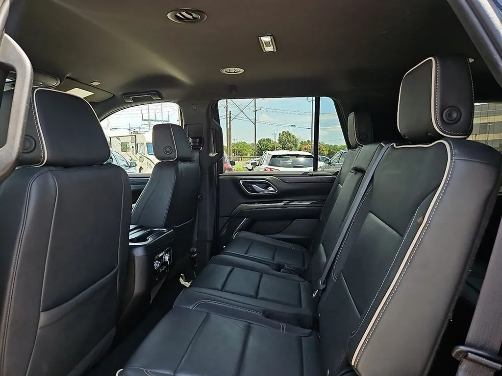 2024 GMC Yukon SLT - Photo 17