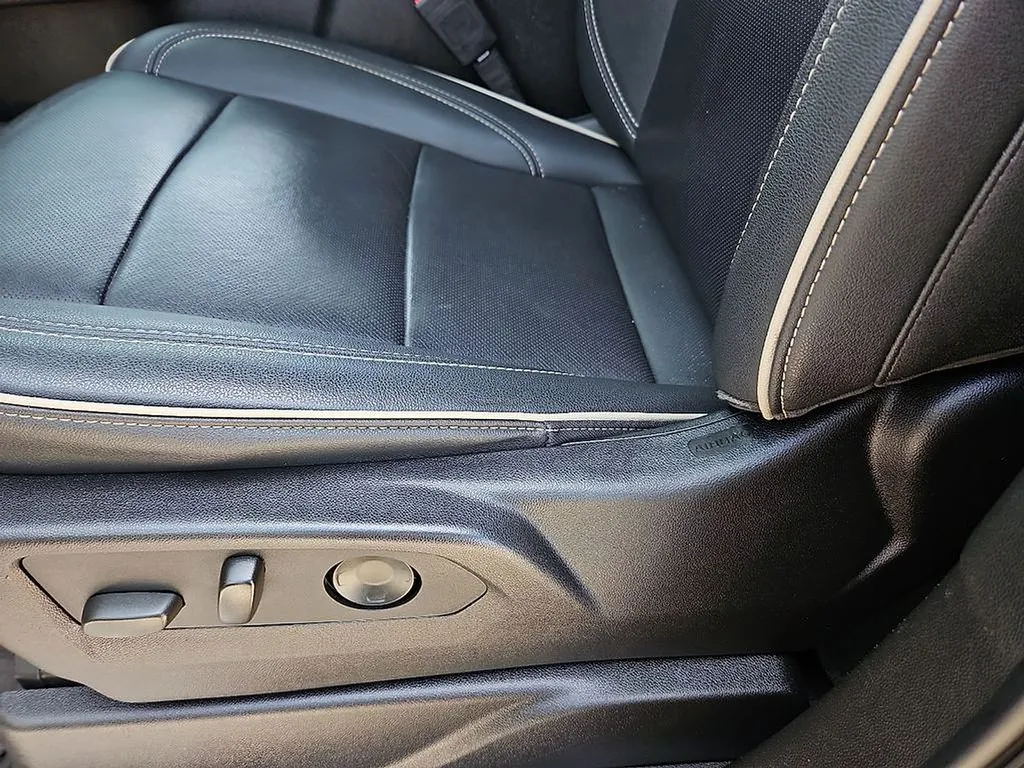 2024 GMC Yukon SLT - Photo 22