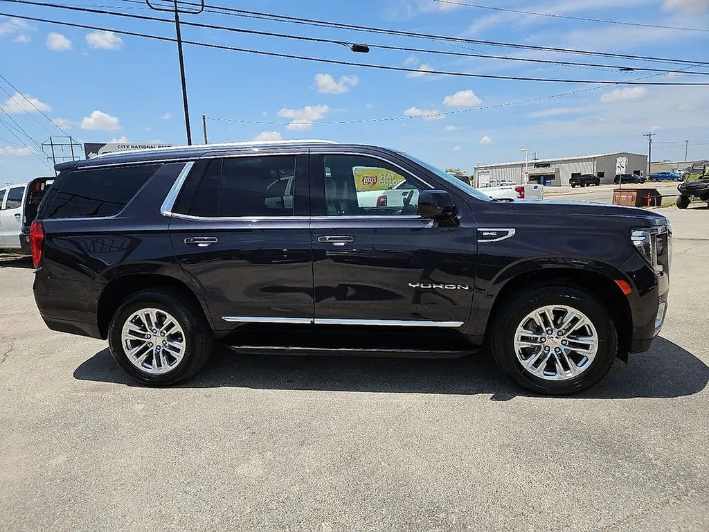 2024 GMC Yukon SLT - Photo 9