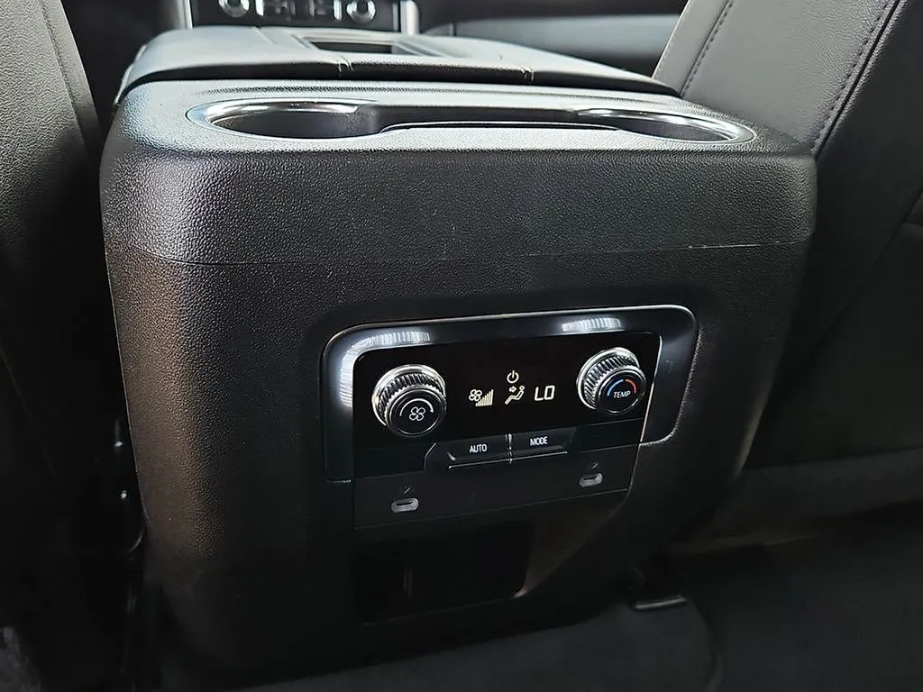 2024 GMC Yukon SLT - Photo 19