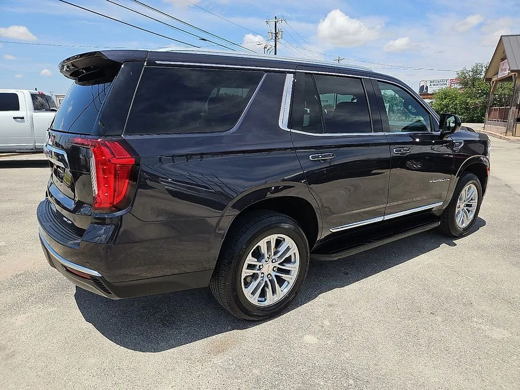 2024 GMC Yukon SLT - Photo 8