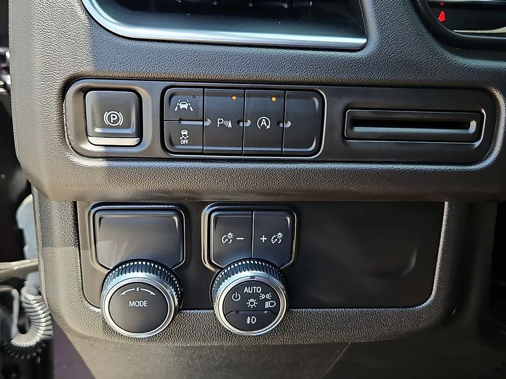 2024 GMC Yukon SLT - Photo 23
