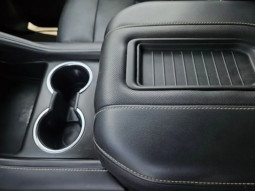 2024 GMC Yukon SLT - Photo 24