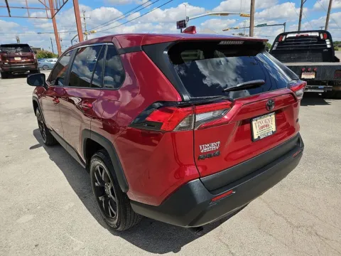 More photos of 2022 Toyota RAV4 LE at Vincent Motor Company, TX