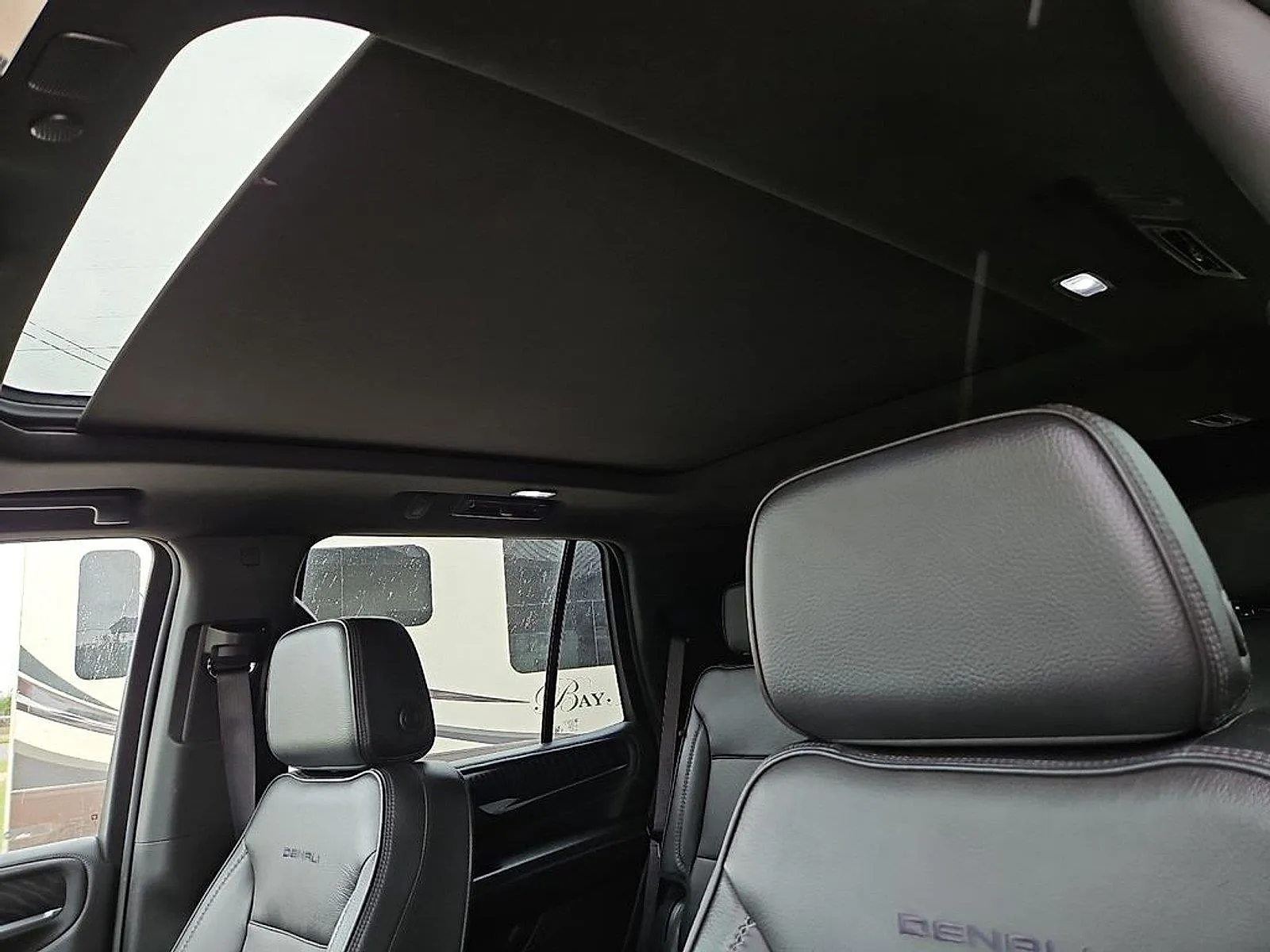 GMC Yukon photo 23