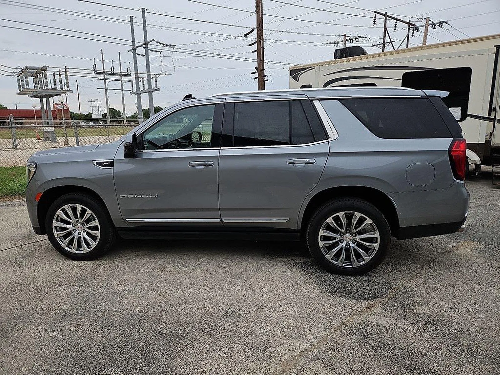 GMC Yukon photo 3