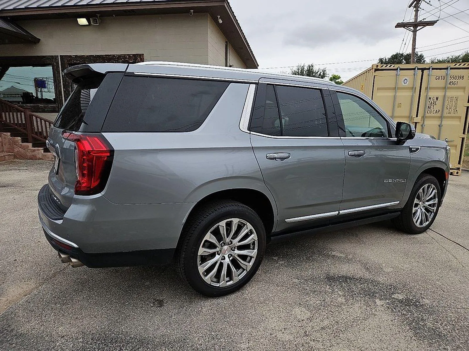 GMC Yukon photo 8
