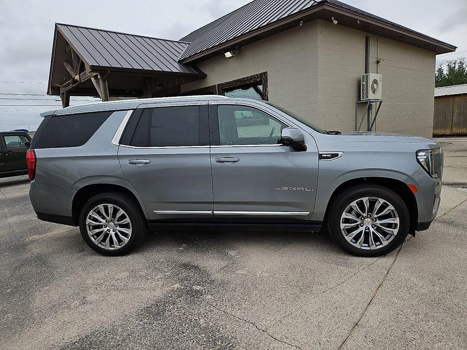 GMC Yukon photo 9