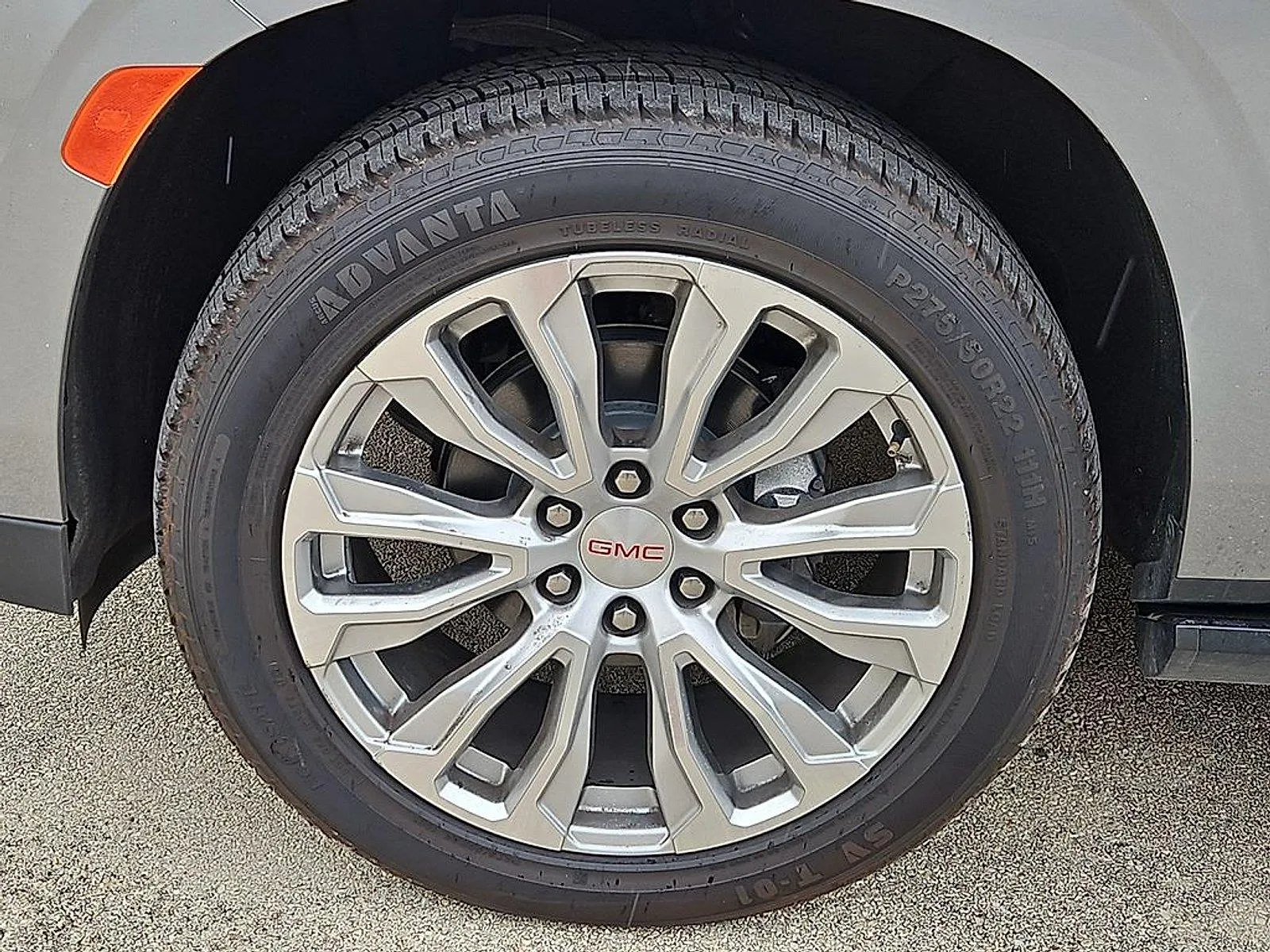 GMC Yukon photo 13
