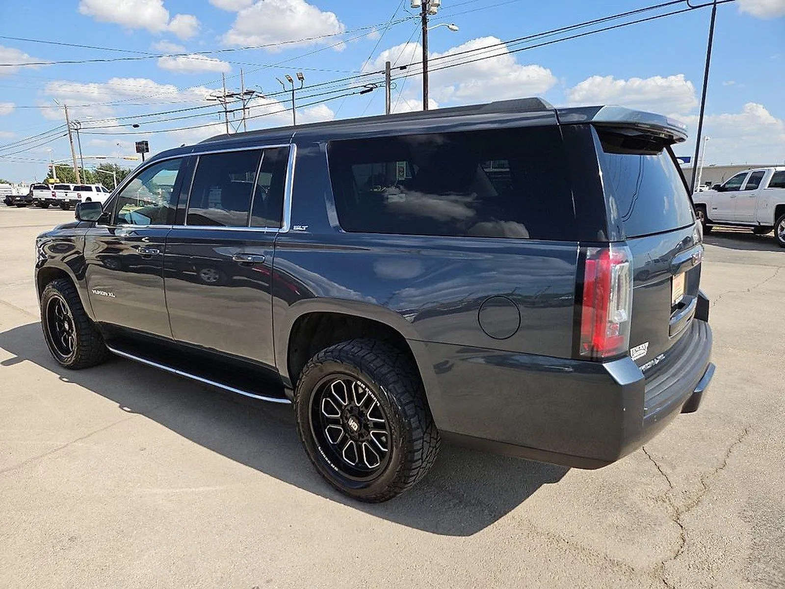 GMC Yukon XL photo 4