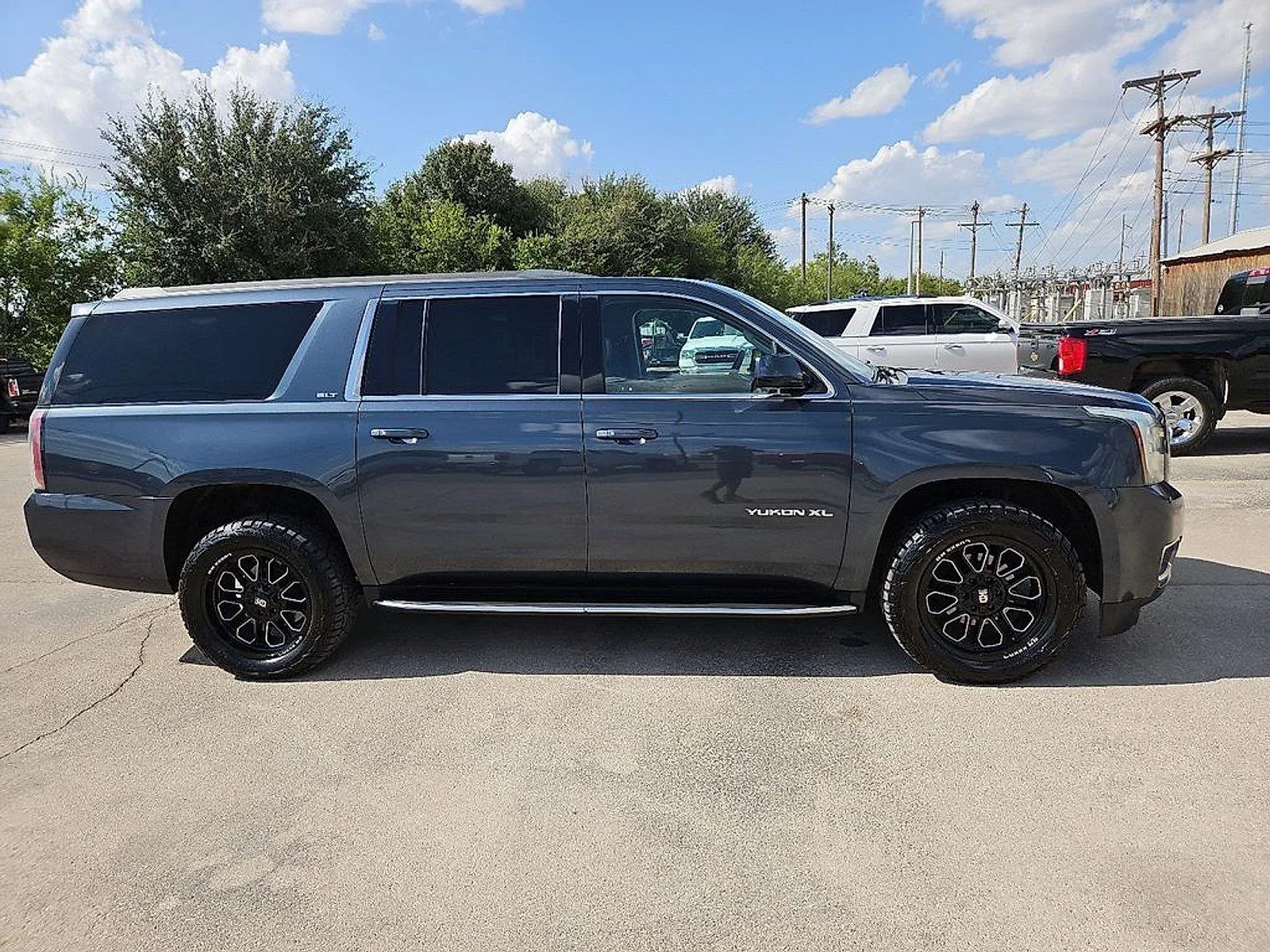 GMC Yukon XL photo 9