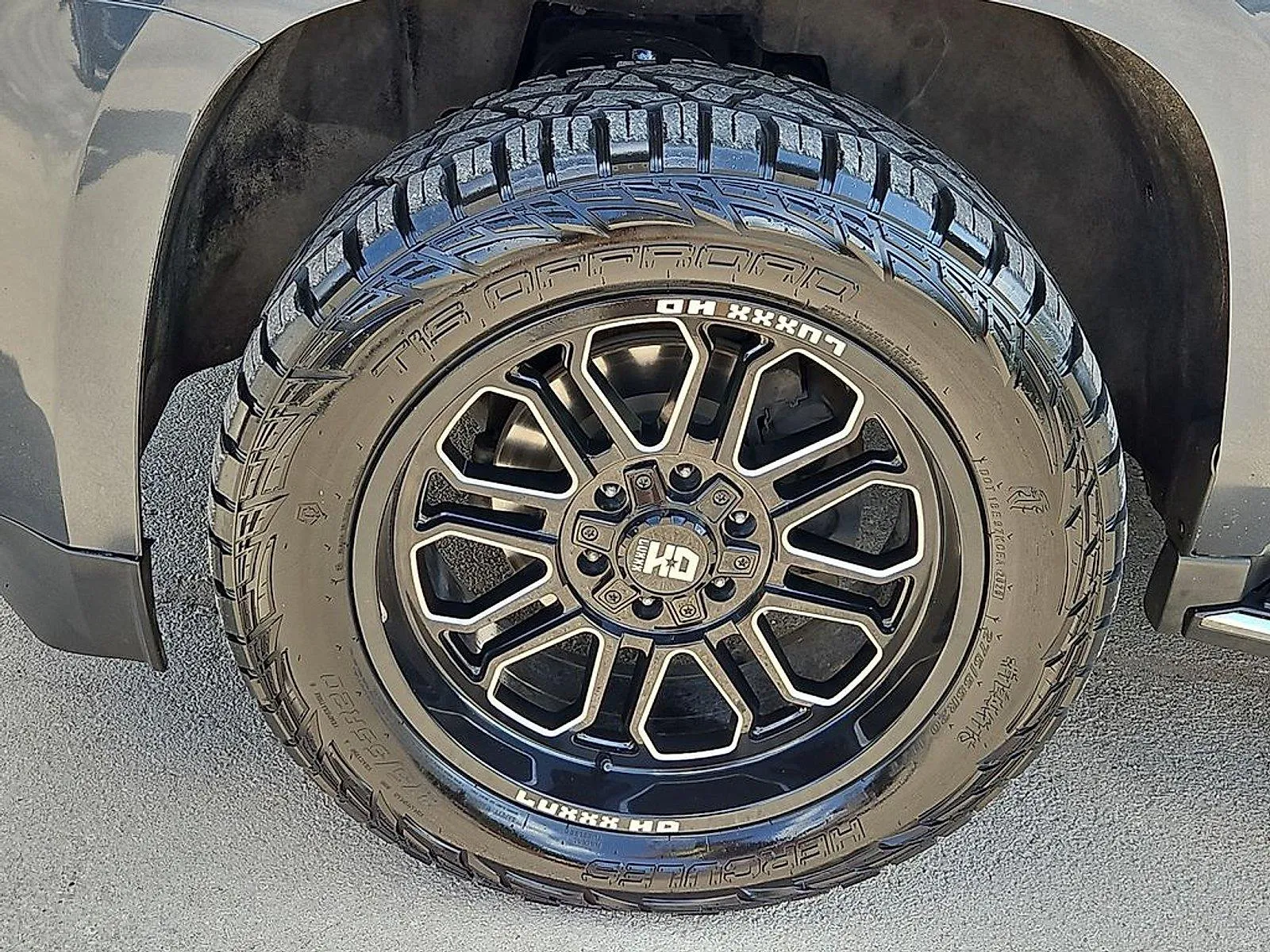 GMC Yukon XL photo 13