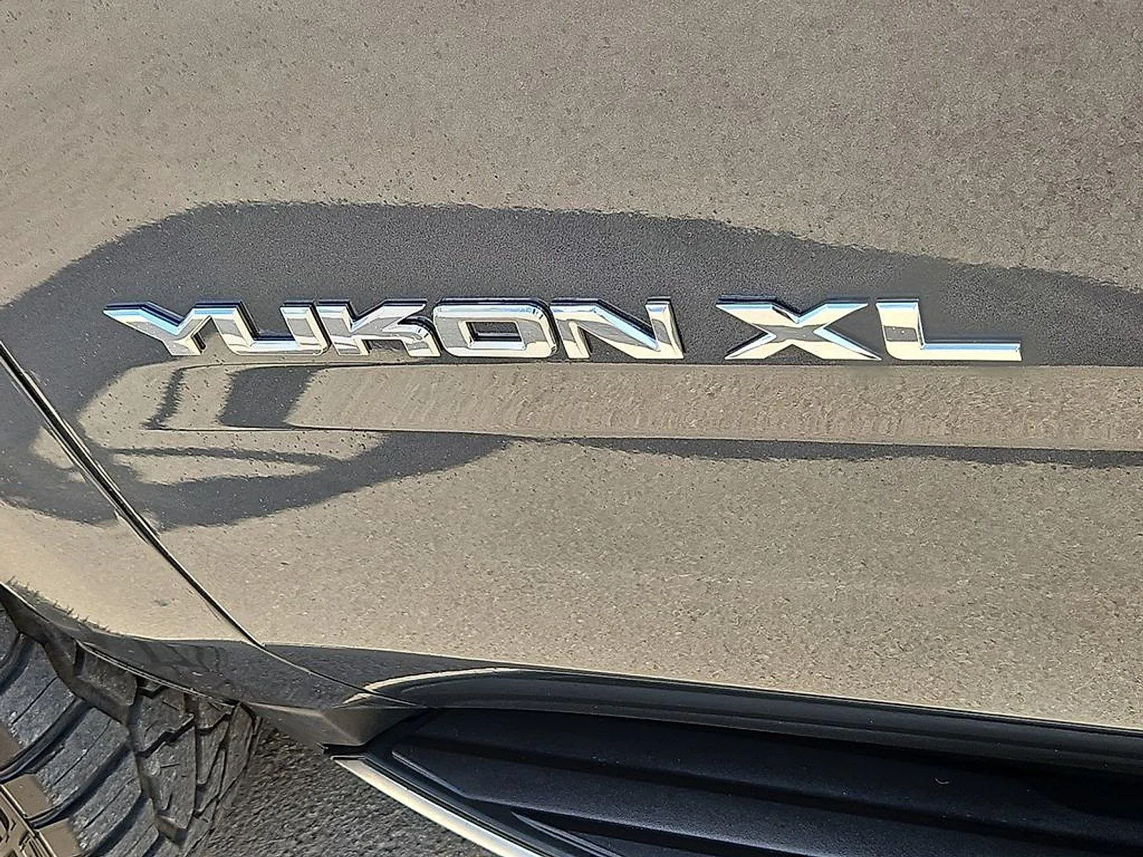 GMC Yukon XL photo 14