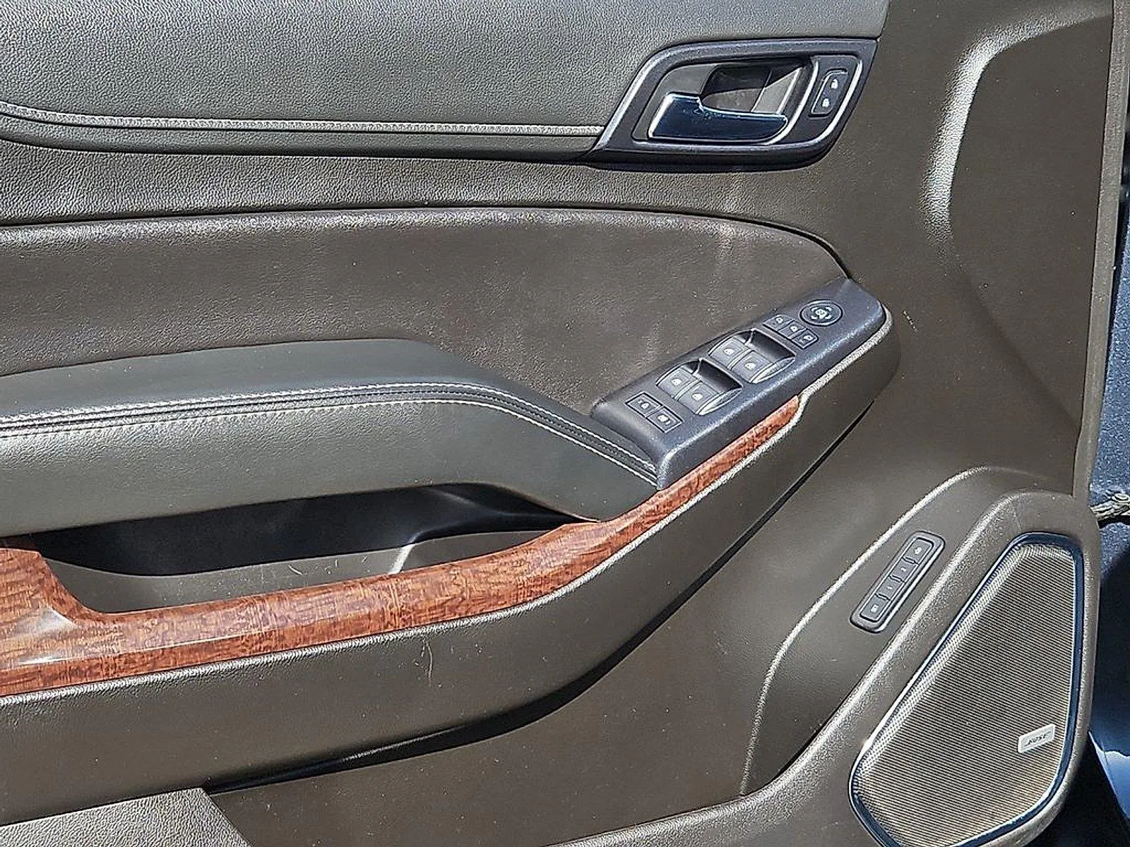 GMC Yukon XL photo 21