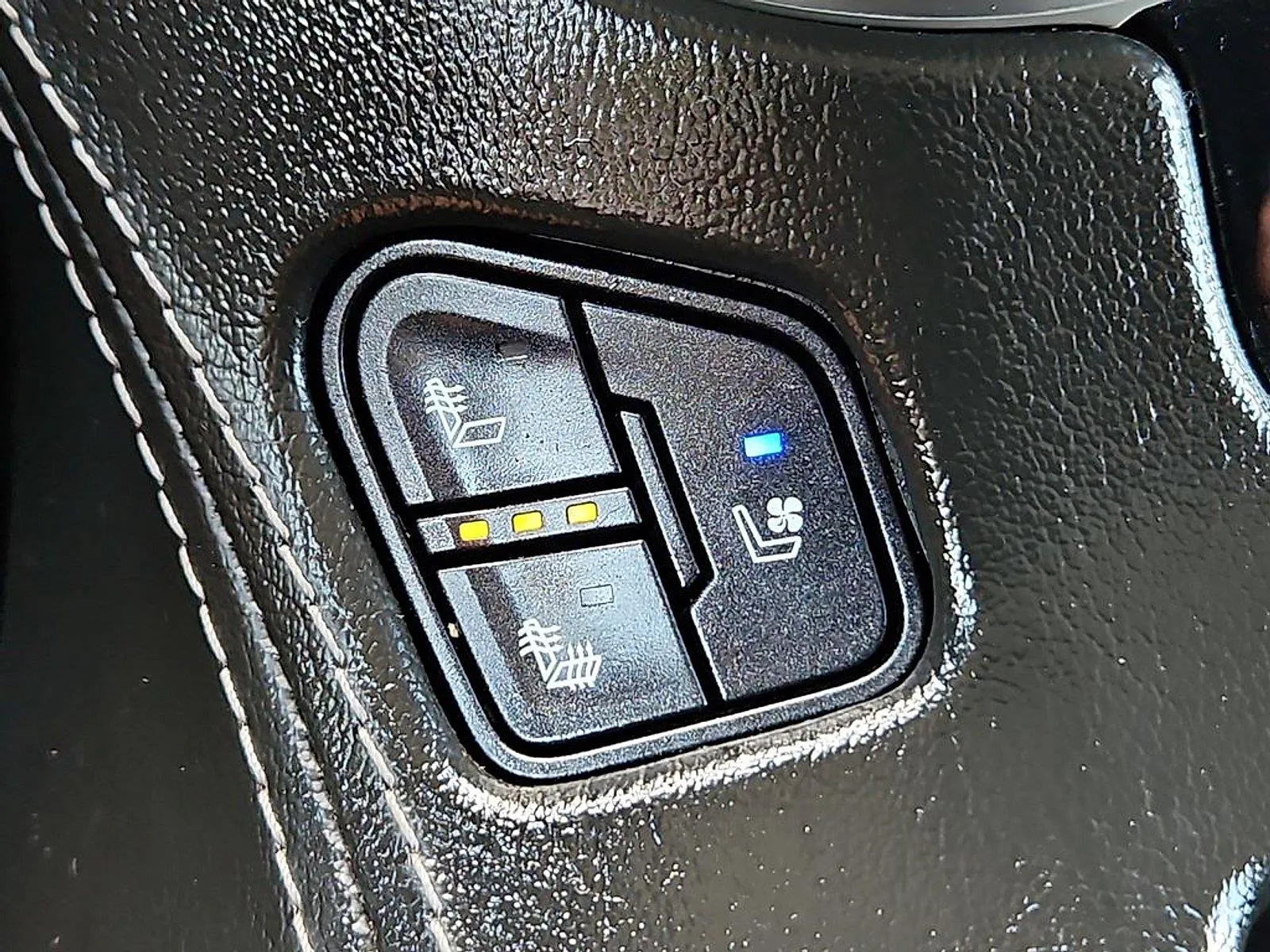 GMC Yukon XL photo 27