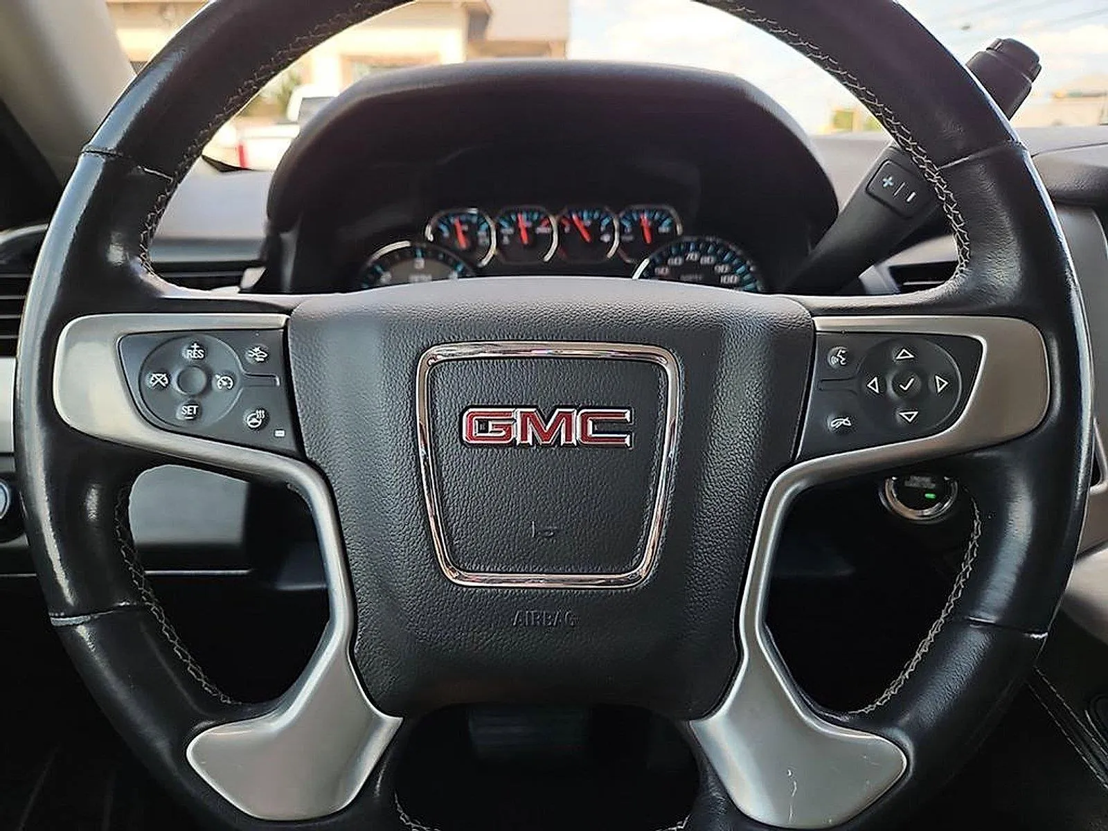 GMC Yukon XL photo 30
