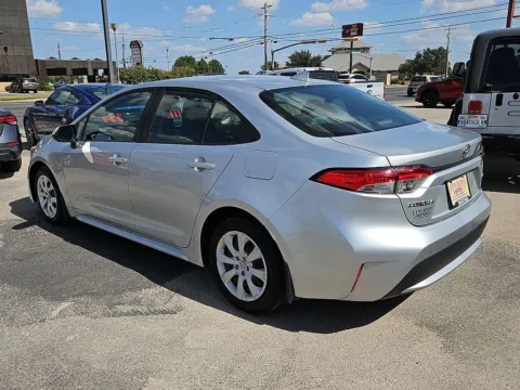 More photos of 2021 Toyota Corolla LE at Vincent Motor Company, TX