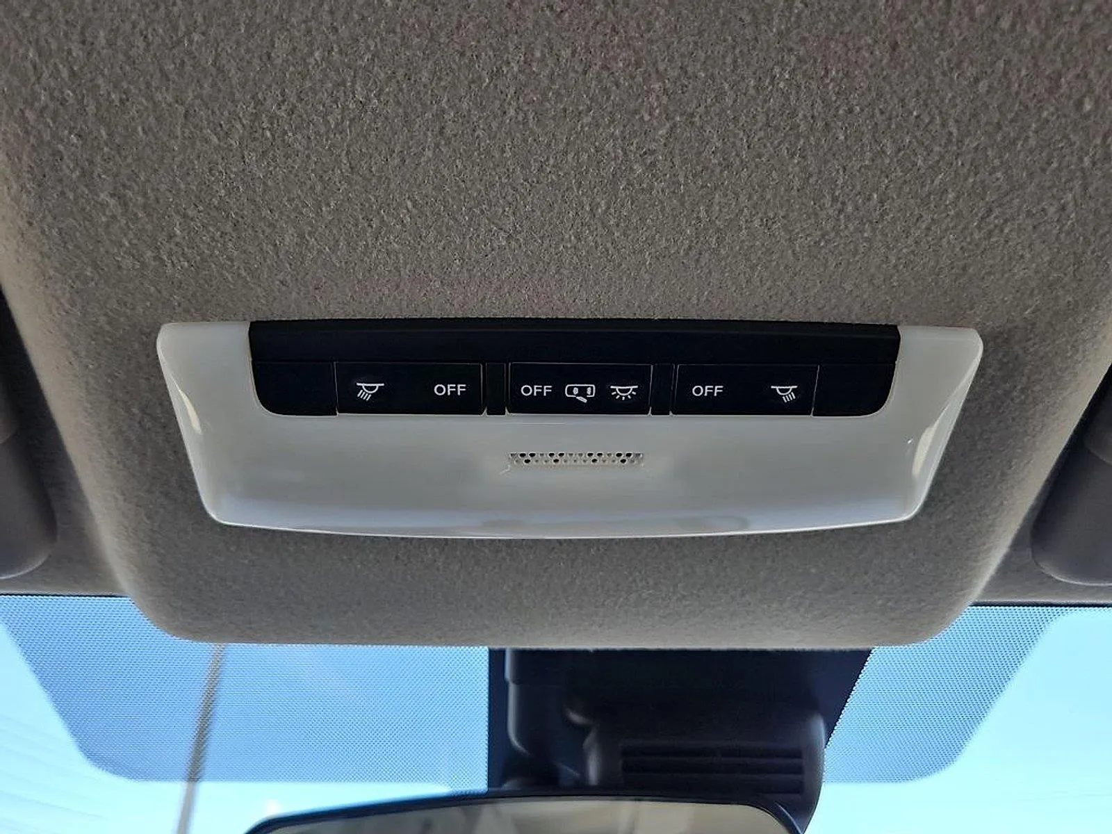 Nissan Versa photo 28