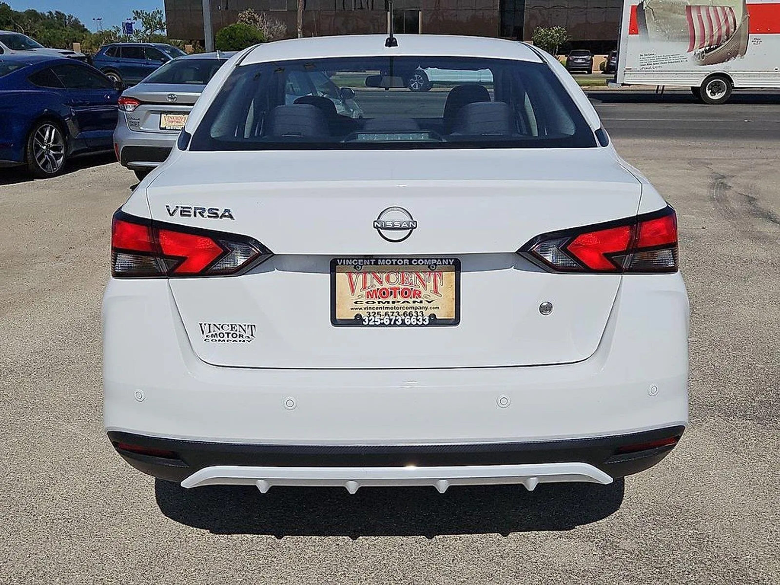Nissan Versa photo 6