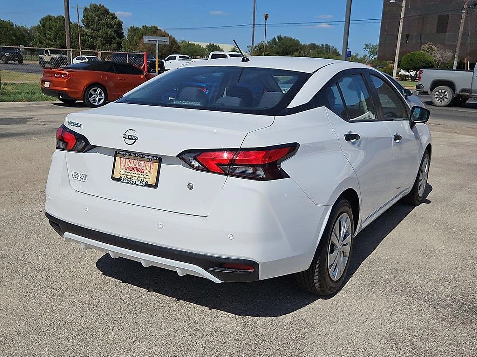 Nissan Versa photo 7