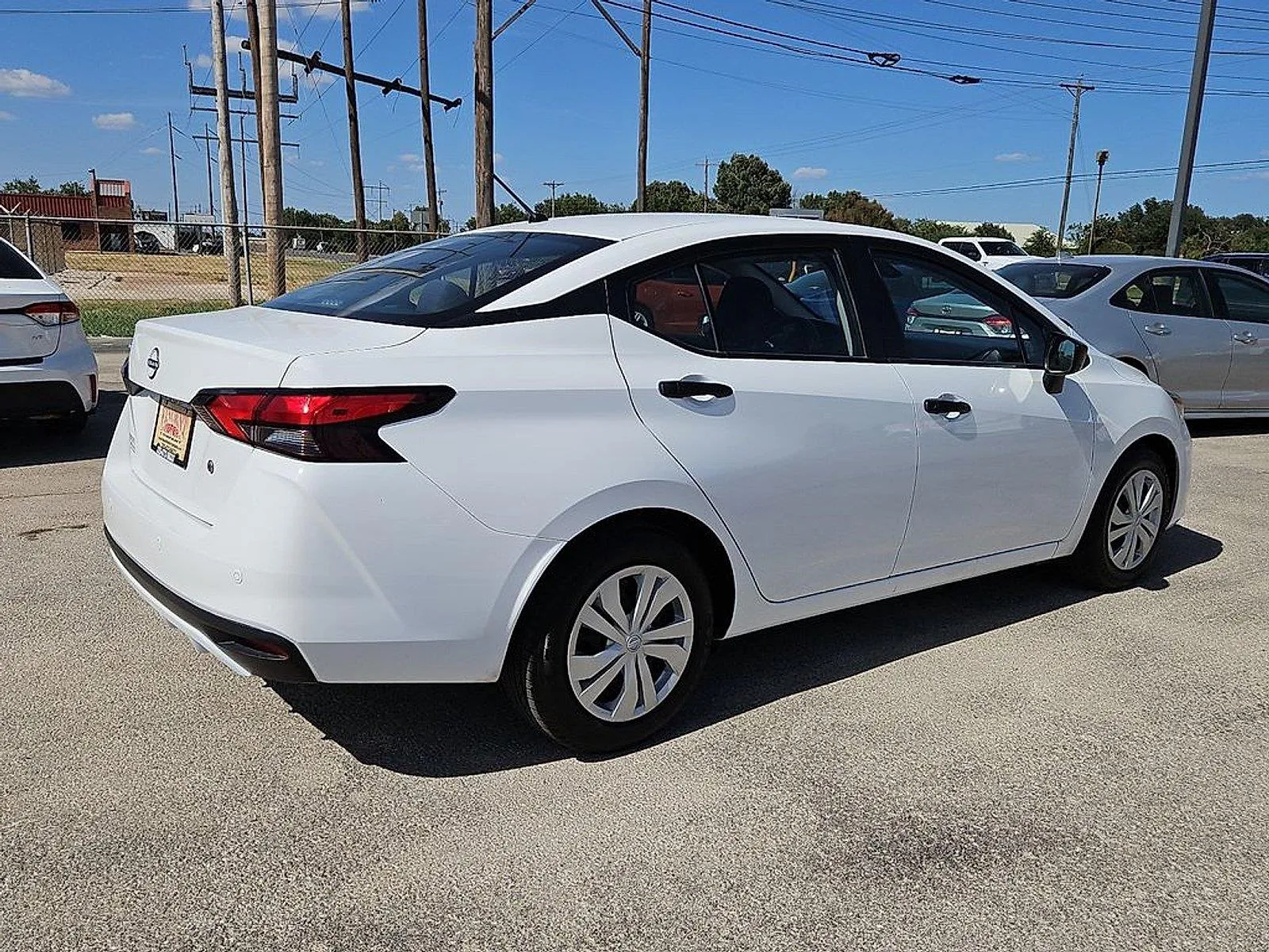 Nissan Versa photo 8