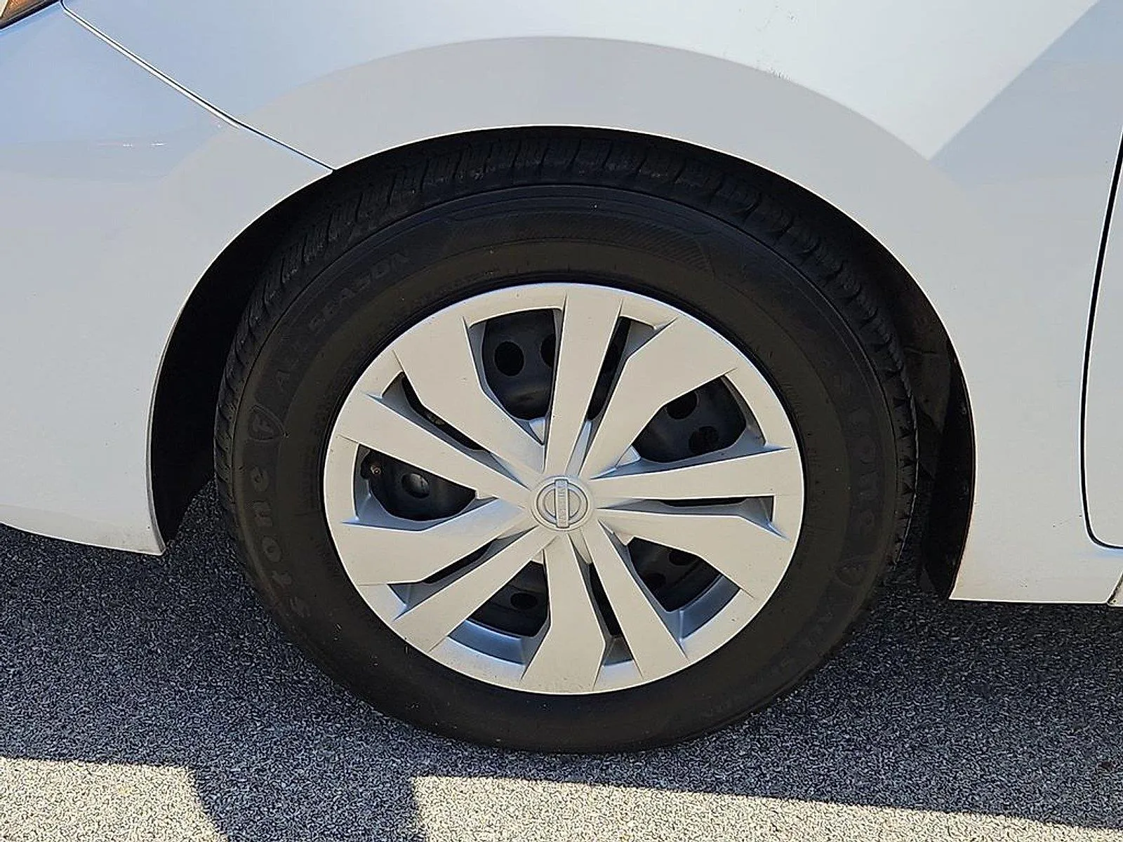Nissan Versa photo 13