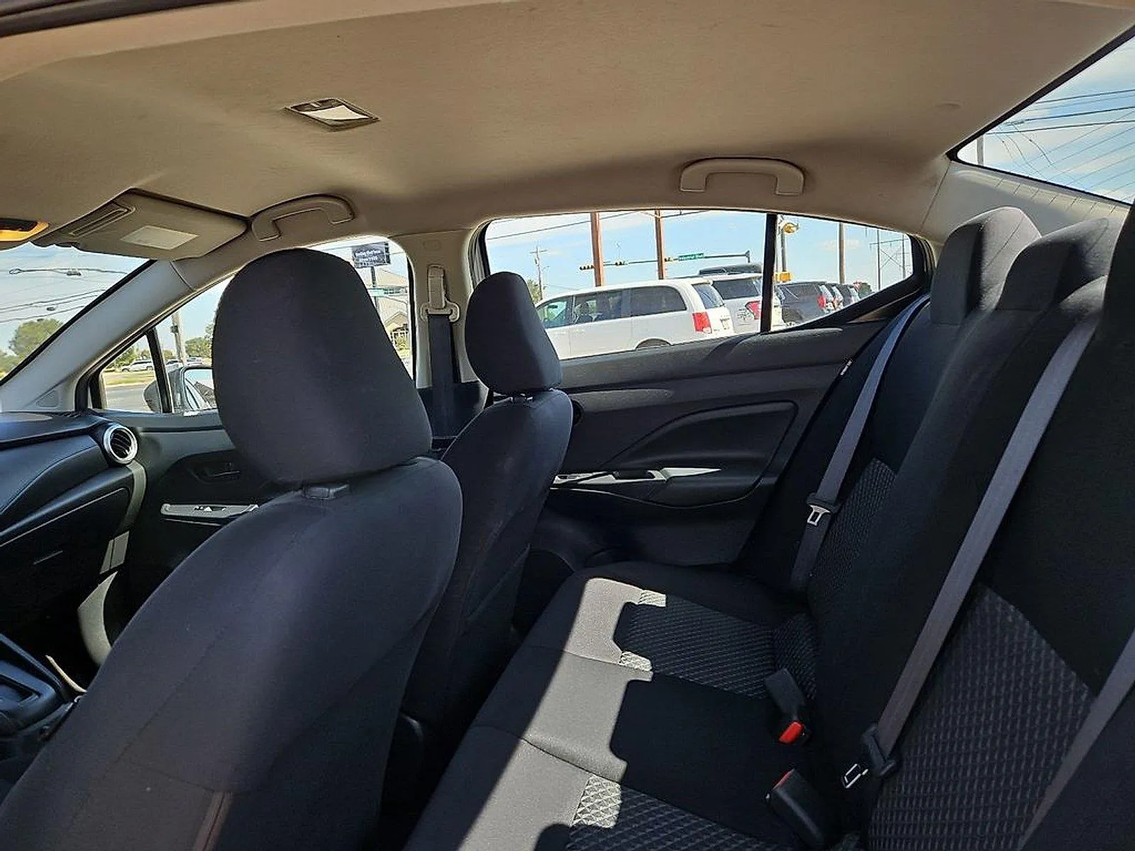 Nissan Versa photo 16