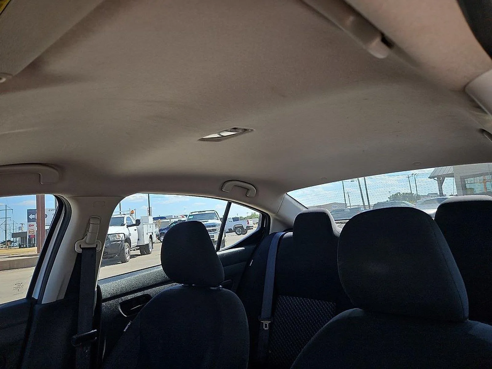 Nissan Versa photo 19