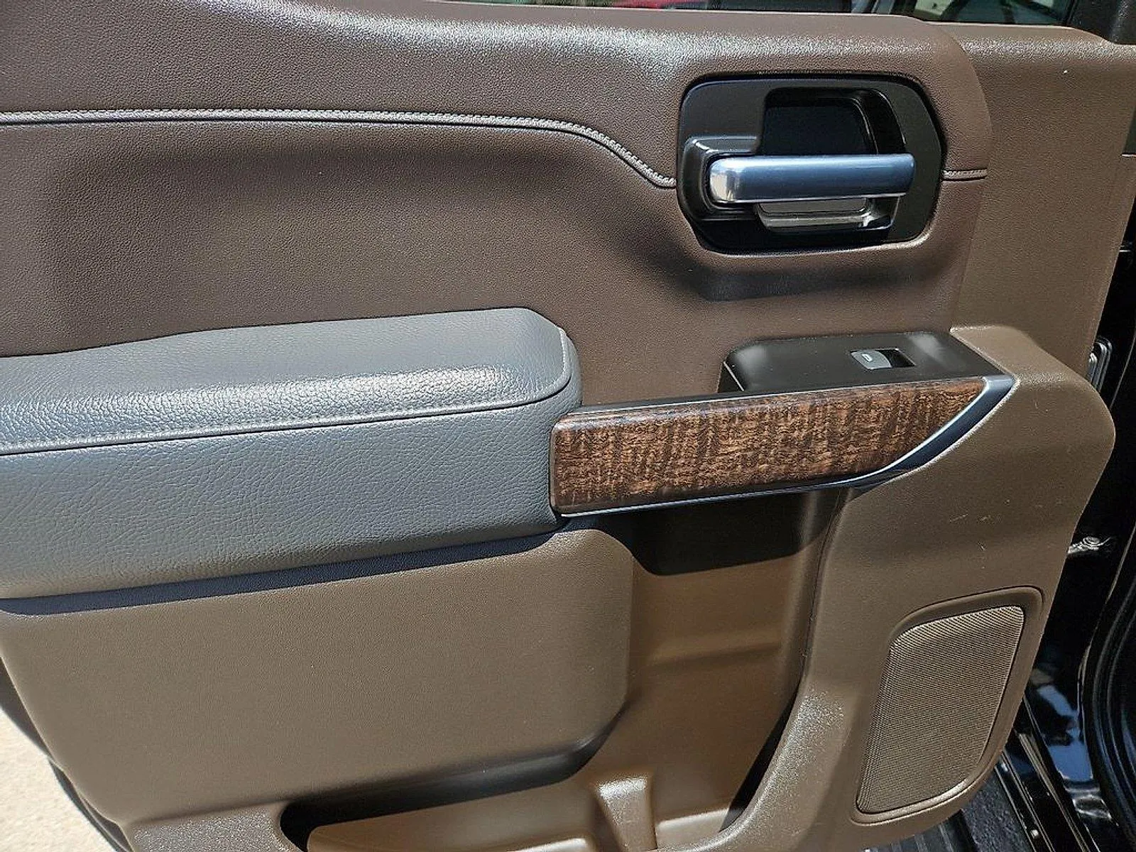 GMC Sierra photo 16
